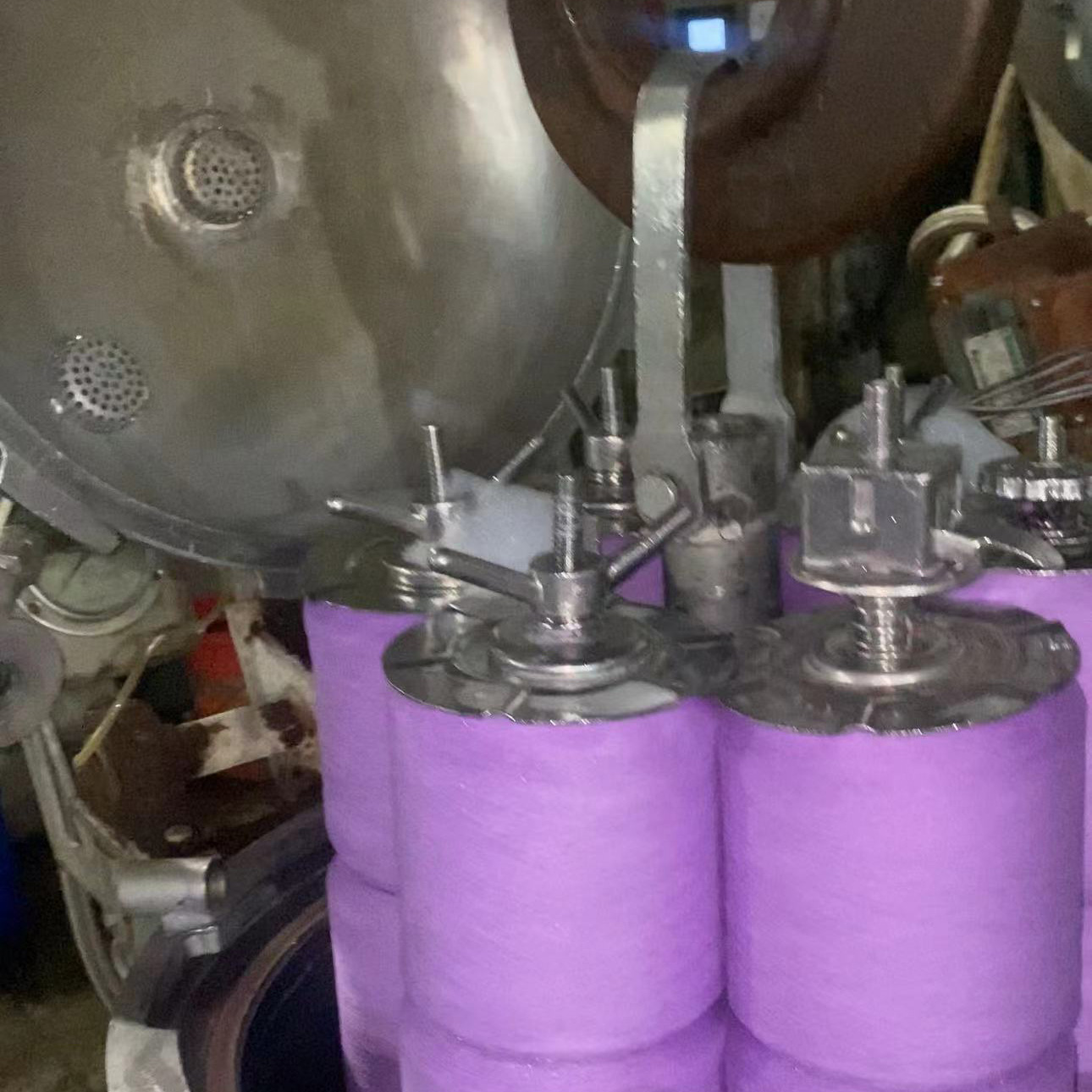 Yarn dyeing